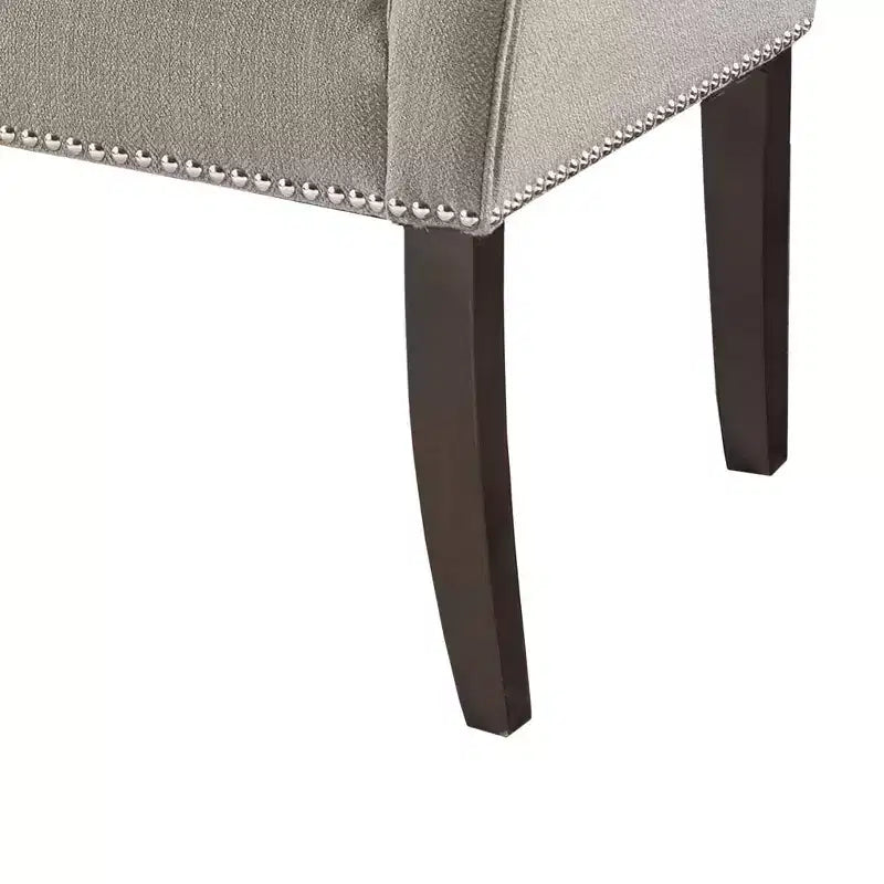 Banc en bois à piètement évasé et capitonné avec garniture cloutée 49,50