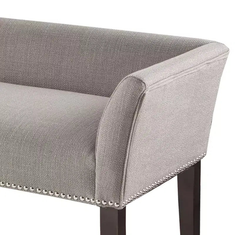 Banc en bois à piètement évasé et capitonné avec garniture cloutée 49,50
