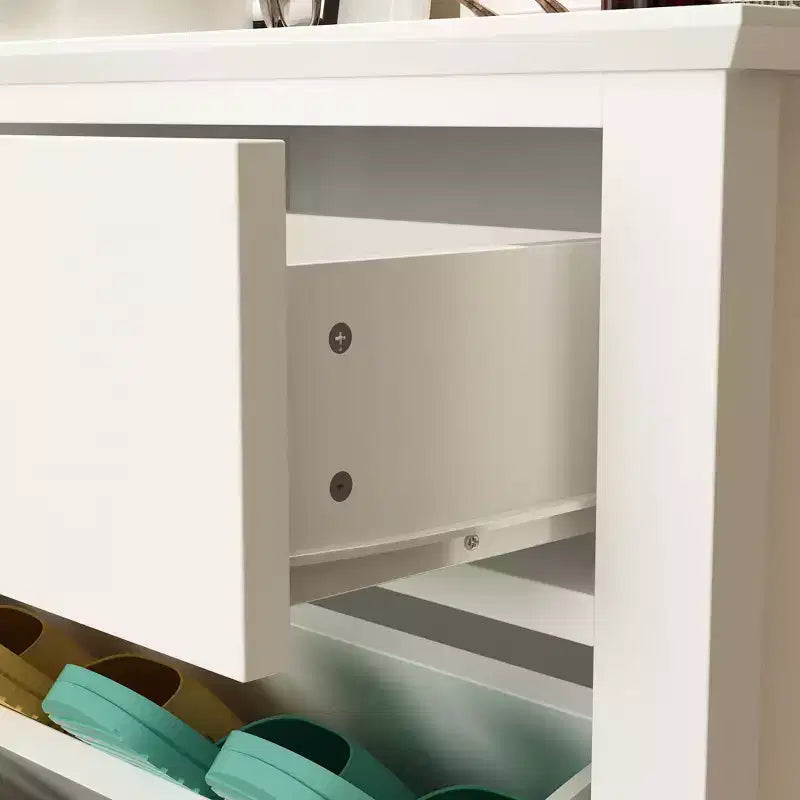 Meuble à chaussures basculant : élégant, spacieux et astucieux pour votre entrée