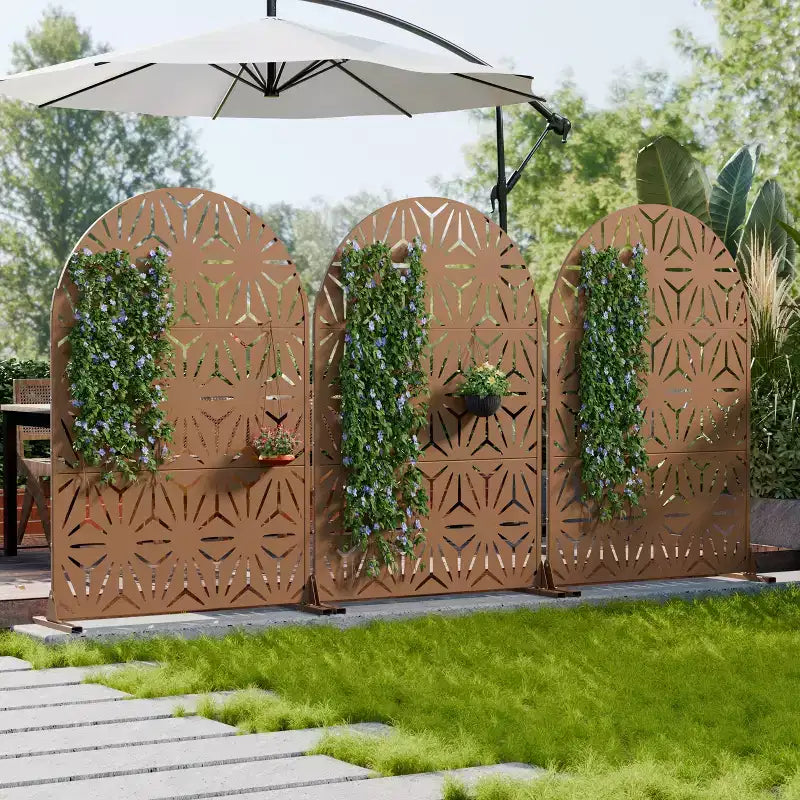 Paravent de confidentialité autoportant en métal cintré de 72H x 47L po, couleur gris clair/brun, pour jardin, patio, terrasse, cour