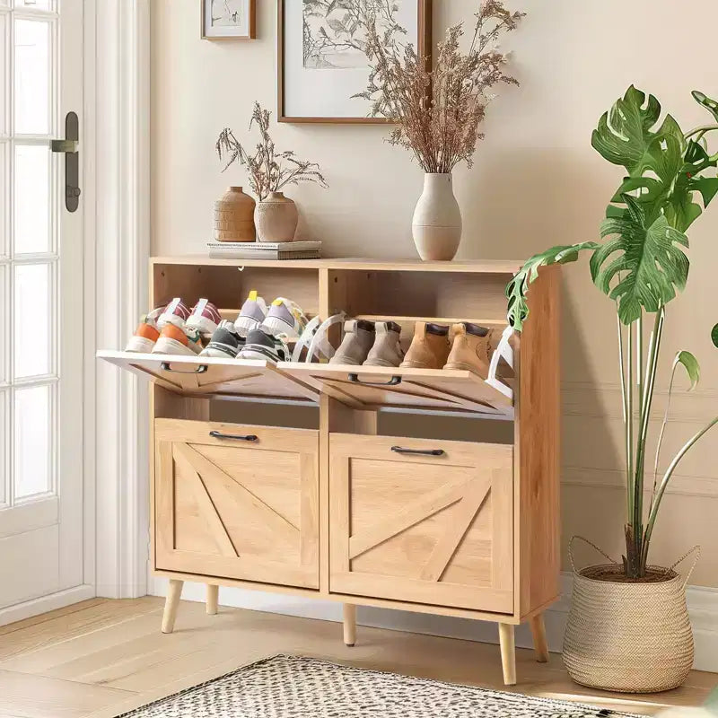 Porte de grange 4 poignées noires charnière panneau de particules gaufré pieds naturels meuble à chaussures 106 cm bois naturel