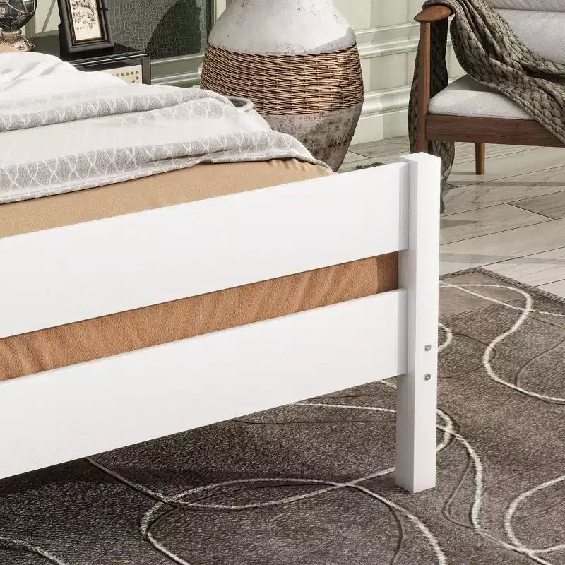 Cadre de lit plateforme double en bois d'hévéa avec tête et pied de lit, design compact