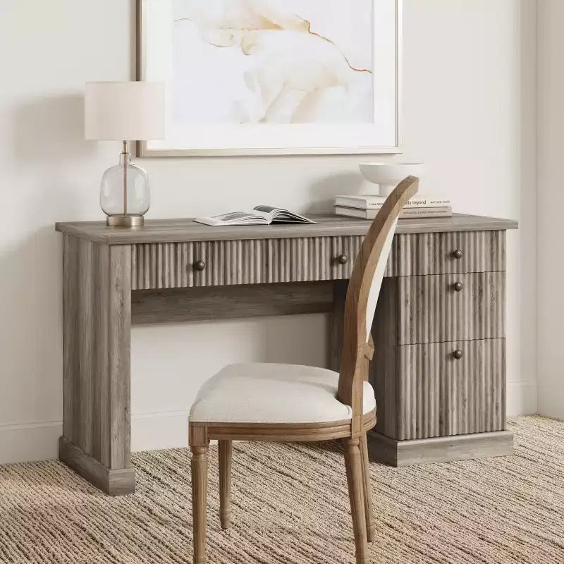 Bureau de télétravail cannelé de 137 cm avec tiroirs et chargement USB intégré, bureau d'écriture moderne pour salle d'étude