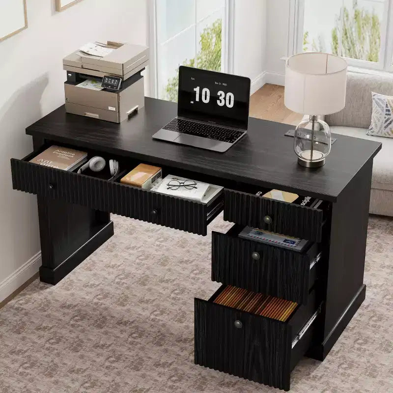 Bureau de télétravail cannelé de 137 cm avec tiroirs et chargement USB intégré, bureau d'écriture moderne pour salle d'étude